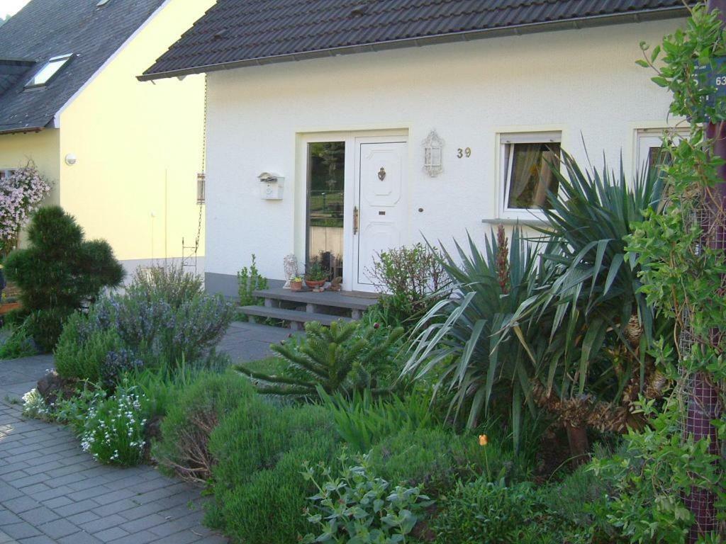 Querbach Appartement Burgen  Buitenkant foto